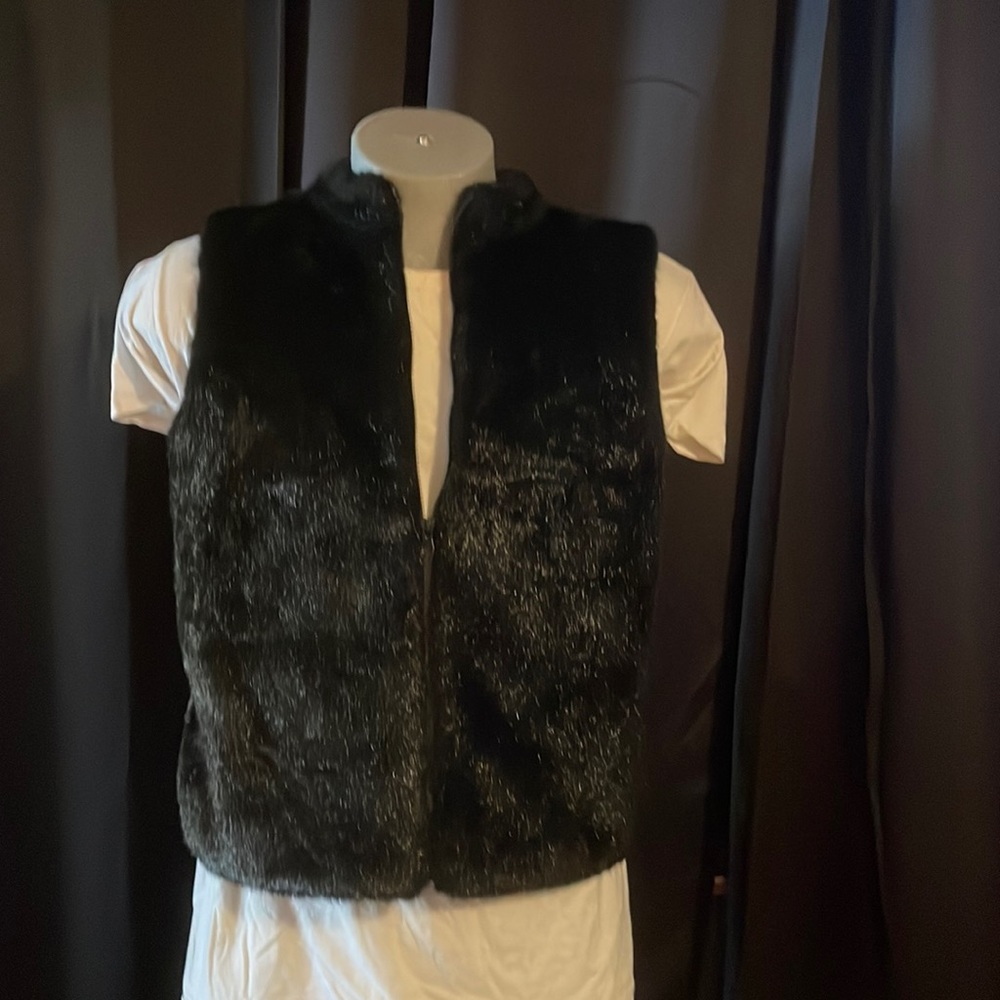 Designers originals women’s black zip up petite large vest